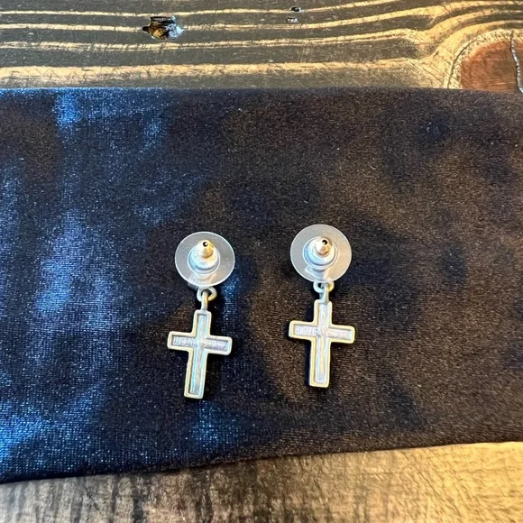 Vintage Style Fashion Cross Dangle Earrings - Picture 4 of 6